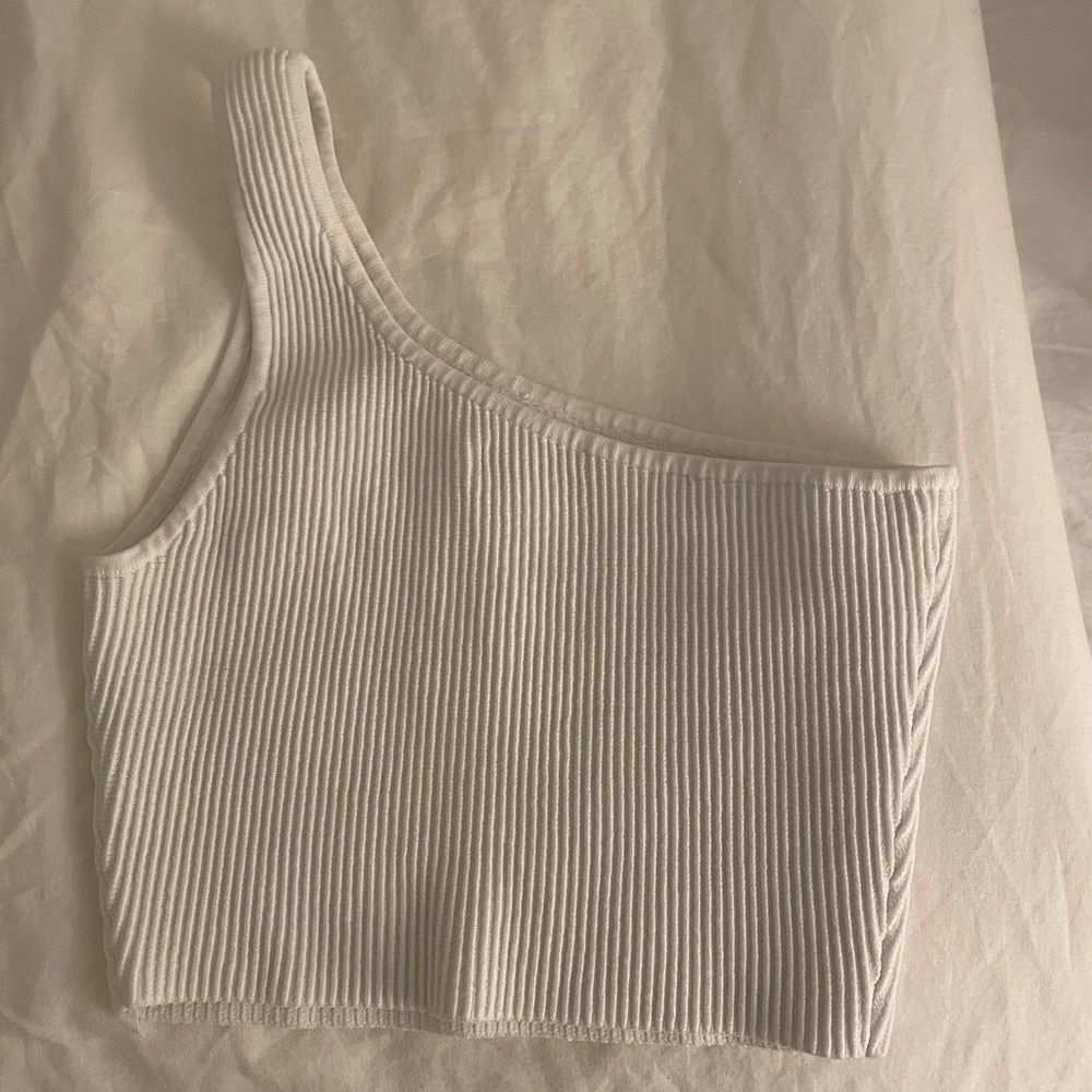 Aritzia Babaton
Sculpt Knit One-Shoulder Cropped Tank